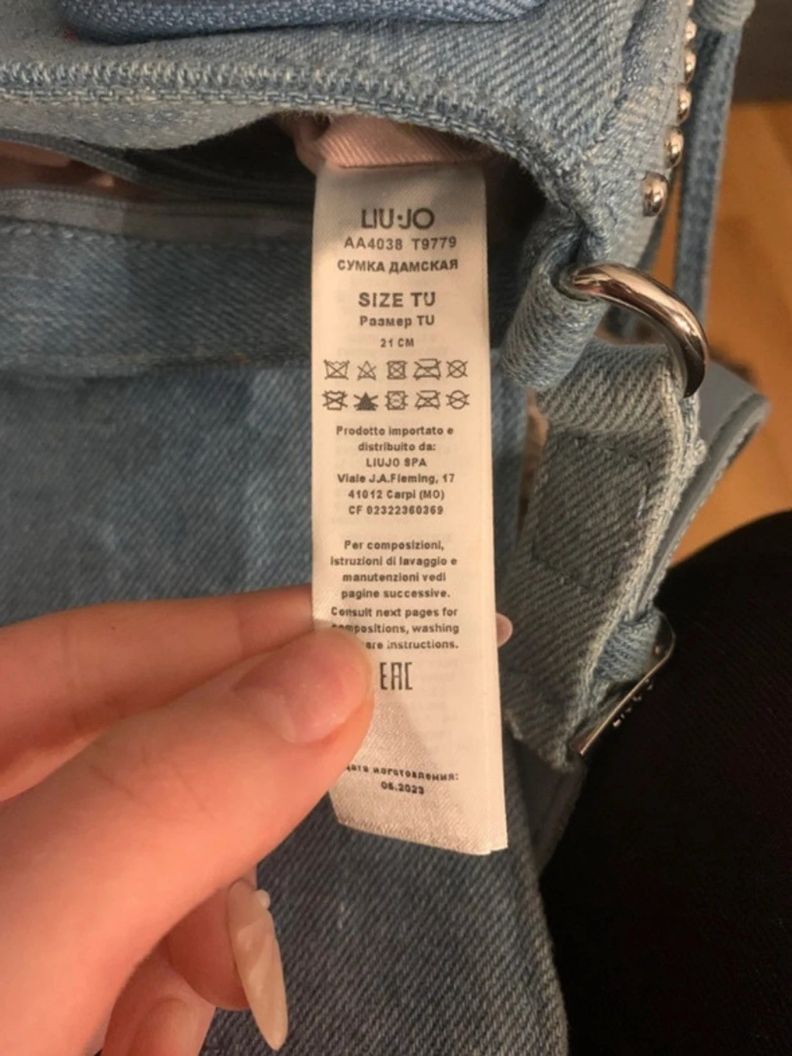 Ljusblå jeans axelväska med nitar - 2