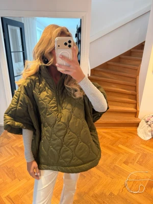 Grön jacka  - Säljer denna sååå söta jacka 💖💖💖❤️❤️❤️