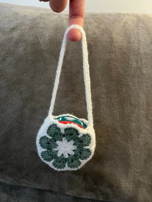 Virkad snusväska  - Virkad av mig, kan göra i andra färger🤍