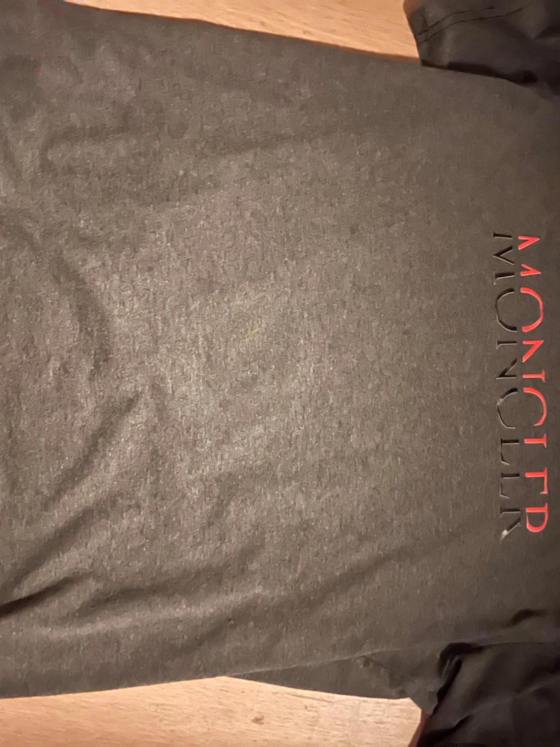 Grå Moncler t-shirt med tryck