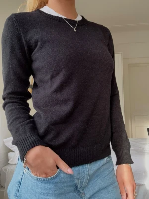 Svart stickad tröja  - Superfin svart stickad tröja i storlek S❣️