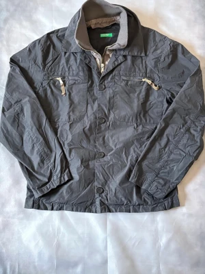 Svart Field jacket Benetton - Svart Benetton field jacket | Storlek - M | Skick - 8/10 | Inga defekter | Hör av er vid frågor eller funderingar 🙌