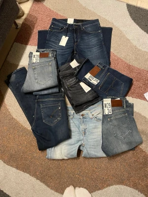 Jeans  - Släppte precis massa jeans i min profil ifrån märken som Dondup,nudie och helt nya tiger of Sweden med prislappar kvar. 
