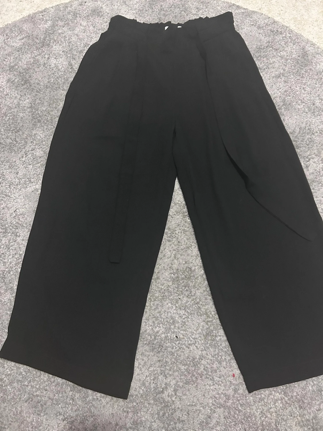 Svarta vida leggings från Samsa