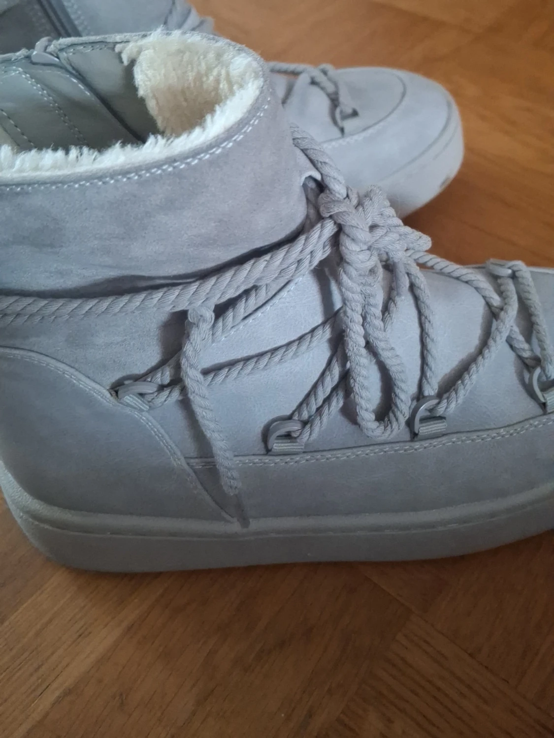 Gråa fodrade kängor med snörning - 6