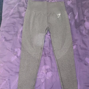 Tights - Gymshark seamlesa tights midwaist, så bekväma och uttöjbara och passar Xs och S. LJUSGRÅ