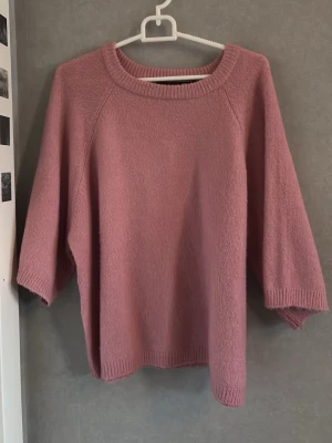 Stickad tröja  - Kortärmad stickad tröja💞