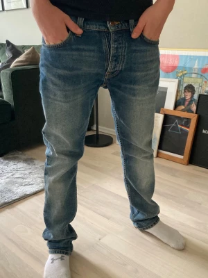 Nudie jeans Grim Tim - Tjena, säljer nu dessa riktigt feta nudie jeans i storlek 30/32. Dessa är i mycket bra skick och det är bara höra av sig vid minsta fundering!