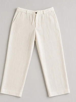 Beige linnebyxor från zara - Säljer ett par beige linnebyxor från Zara. Byxorna är bara använda några gången och är storlek L. Inga skador eller annan färg på dem.