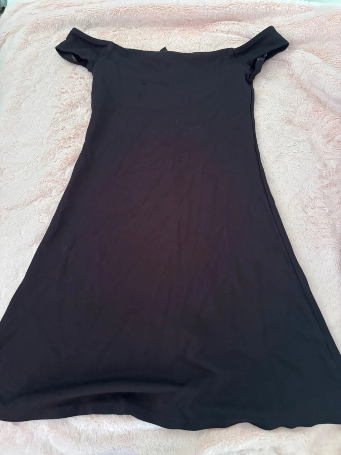 Svart offshoulder kortklänning från Italien 