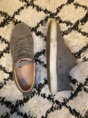 Christian Louboutin sneakers - Säljer mina ”loubs” pga att jag har tröttnat på de. De är i bra skick och självklart så gör jag rent de innan jag skickar iväg. Storlek 40-42 egentligen 40 men stor i storleken.