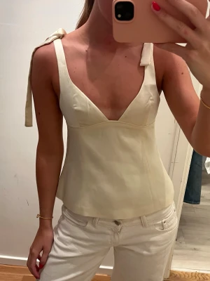 Satin topp  - Helt ny från Gina! Kostade 349 men säljer för 249, pris kan diskuteras 