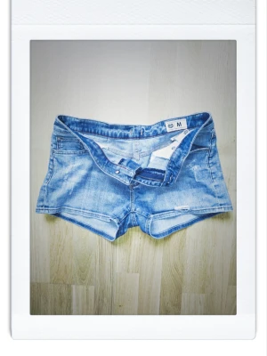 Vintage Crocker jeans shorts  - Det är ett par jättegulliga shorts som är sköna att ha på sig, men de passar mig inte längre.             De är i 100 % bomull. 🌸