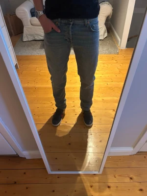 Dondup Jeans - Dondup Jeans i nyskick🙌🏽| Storlek: W31, 40cm/98cm | Vid frågor eller diskussion om pris är det bara att skriva✍🏼| Frakt inom 48h📦