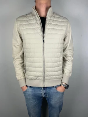Reiss cardigan - Size M | Skick 9/10 | Modellen är 184, 74 kg | Hör av dig vid frågor! 