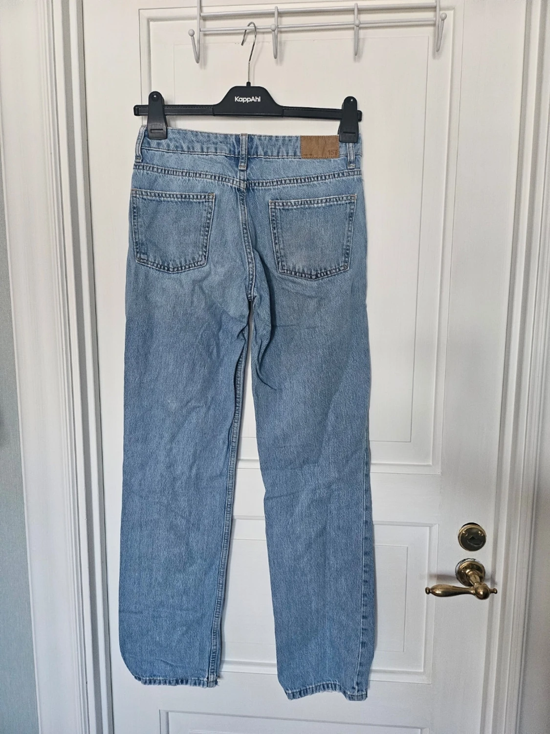  ljusblå raka jeans - 3