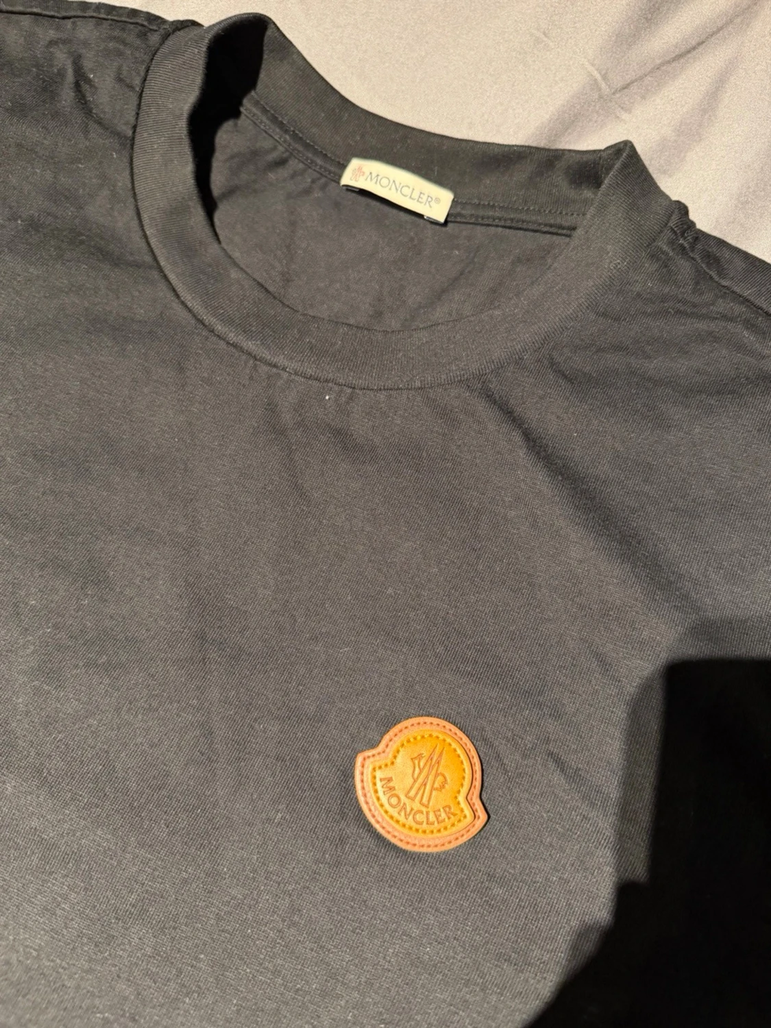 Svart Moncler t-shirt med logga - 1