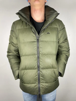 J.Lindeberg dunjacka - Size M | Skick 9/10 | Modellen är 184, 74 kg | Hör av dig vid frågor!