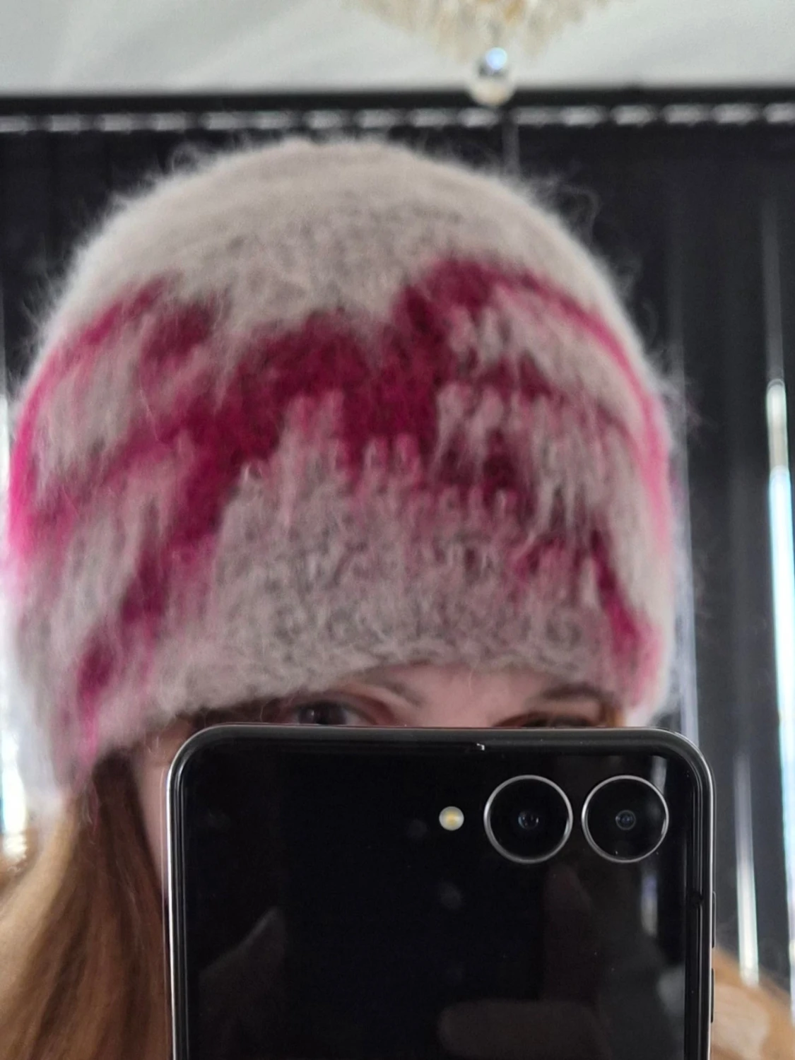 Stickad fluffig mössa