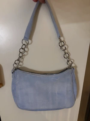 Ljusblå sammet handväska - Gammal knappt använd handväska från H&M
