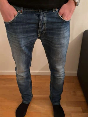 Dondup jeans  - Säljer ett par riktigt snygga dondup jeans. Riktigt bra skick! Hör av er vid frågor 