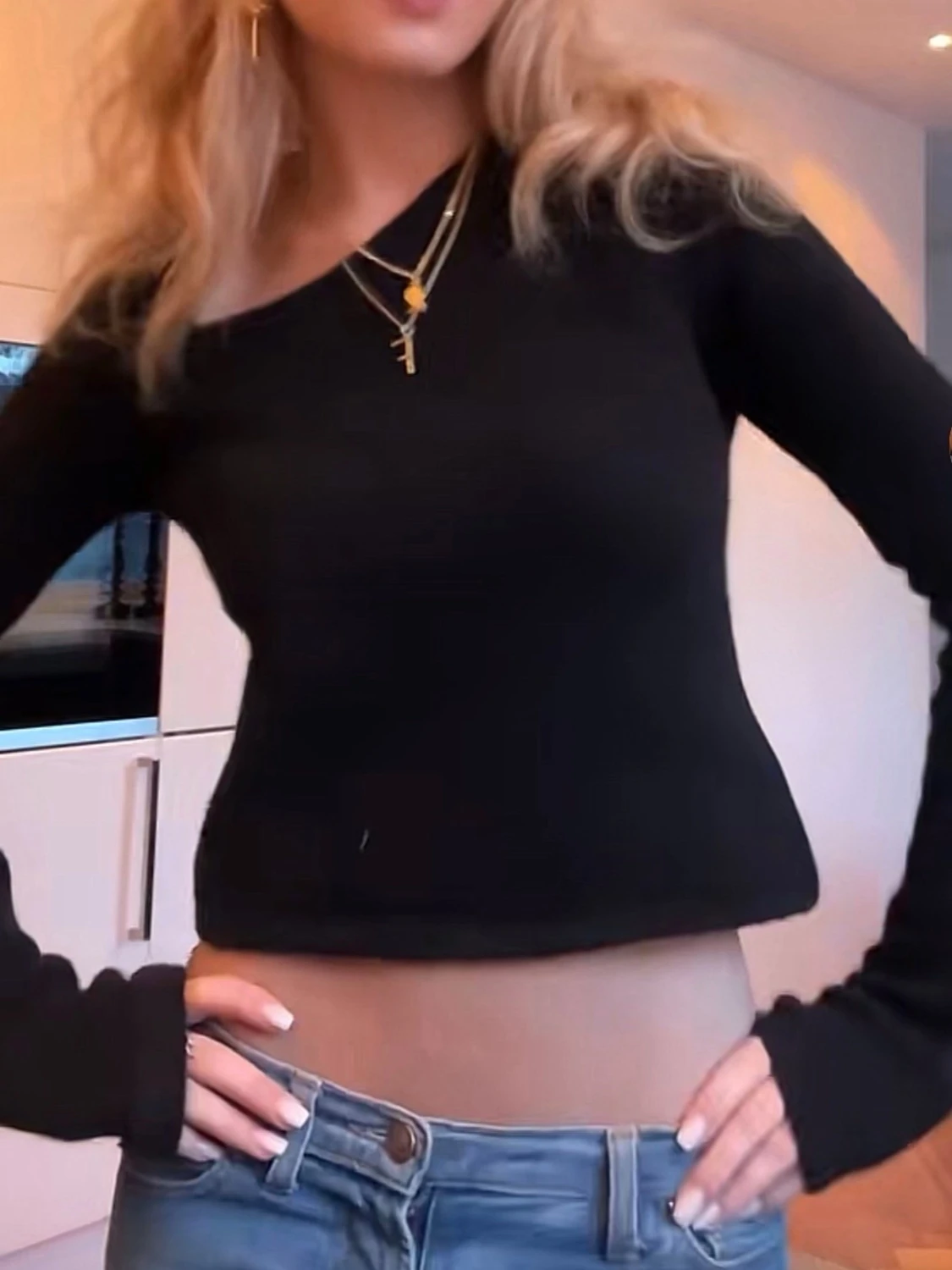 Svart  långärmad stickad tröja