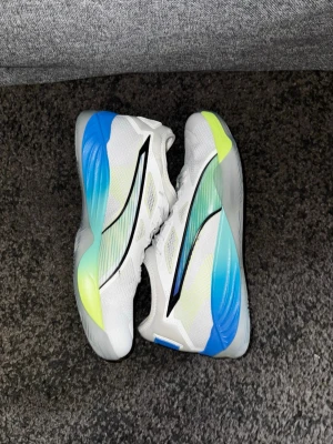 Puma Eliminate Nitro SQD 4 Energy Handball Shoes  - Handbollsskor från Puma, använda 1 gång och är i helt perfekt skick.  Hör av er vid frågor. 