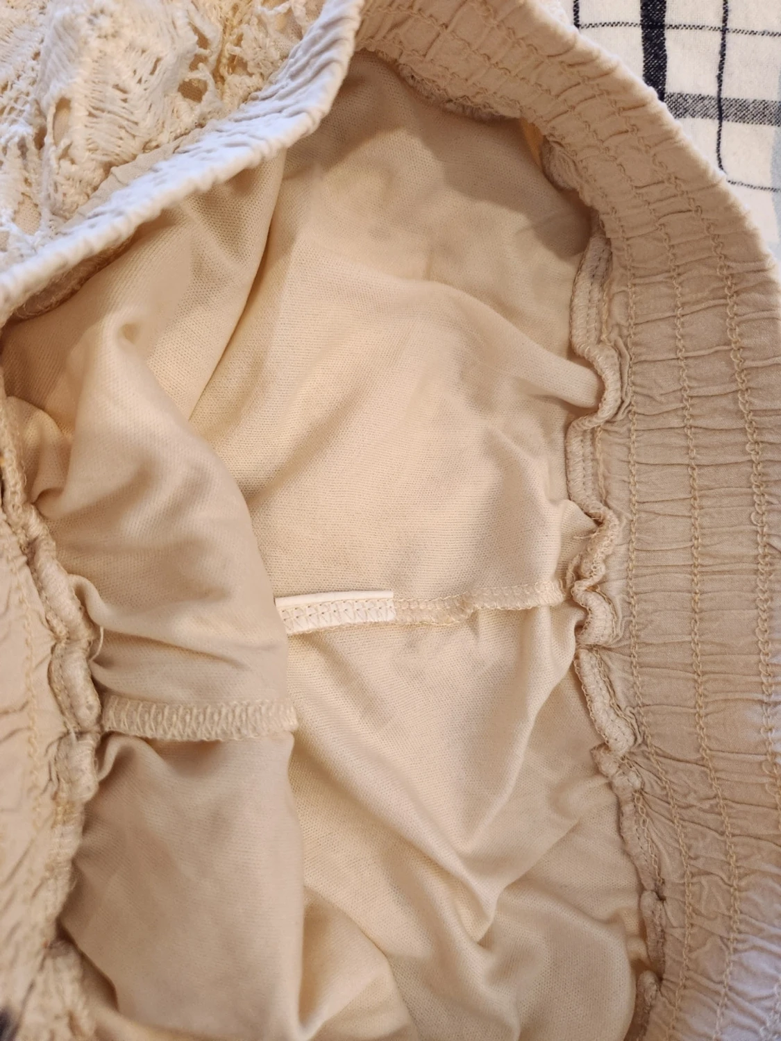Beige virkade spets-shorts - 4