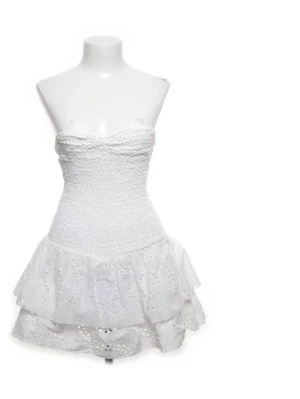 Meet me there klänning - Säljs inte längre, inga fläckar eller hål, använd 1 gång, inbyggda shorts