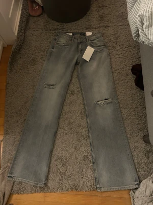 Virala zara jeans  - Storlek 34! Low waist wide leg! Helt oanvända med prislapp och slutsålda i hemsidan 