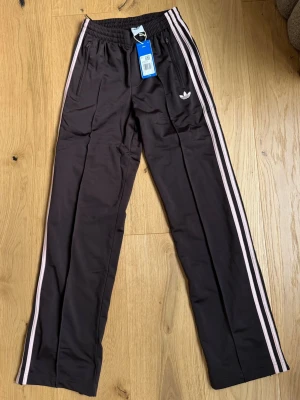 Nya Adidas Firebird  - Ett par helt nya adidas Firebird med prislapp kvar! Oanvända 