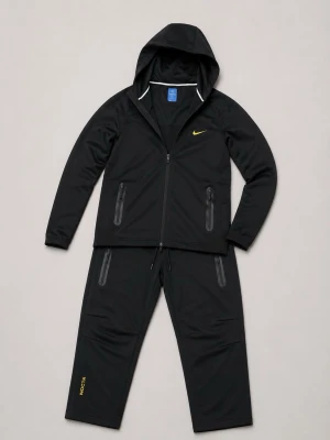 Svart Nike NOCTA tracksuit med huva - Säljer en svart tracksuit från Nike NOCTA helt ny och storlek L.