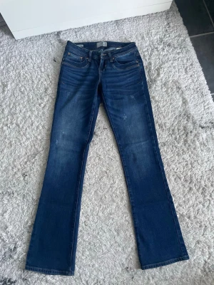 Mörkblå bootcut jeans - Aldrig använda 