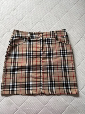 Vintage kjol - Jätte fin vintage kjol inte riktig burberry