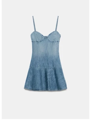 Miniklänning i demin  - Jätte söt jeansklänning från Zara! Helt ny med prislapp kvar. Strl: S 💕den är just nu slutsåld på hemsidan!