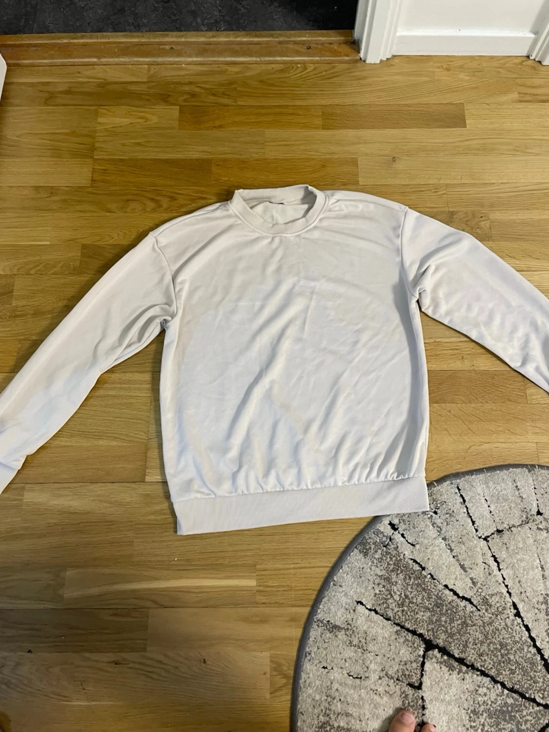 Beige sweatshirt med rund hals