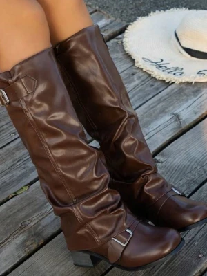 Boots - Säljer dessa bruna boots. Använd fåtal gånger, säljer på grund av att jag redan har ett liknande par. Inga defekter. Storlek 37 🤍