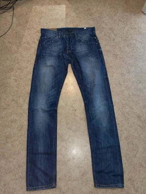 Dondup jeans - Märke:dondup sam…skick:7/10…storlek:31…pris:550kr