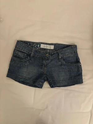 Vintage shorts - Supersnygga vintage shorts i storlek W27, skulle säga xs. Fint skick!💕