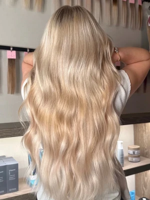 Tjep löshår - Intressekoll för tejplöshår i mycket bra skick från hello bombshell.  Färg: cotton candy, upstairs at the kimberly’s & hairlicious Nypris: 6 150kr 5st paket Längd: 50cm Använt 1 gång, medföljer tejp Bara att skriva om du undrar över något