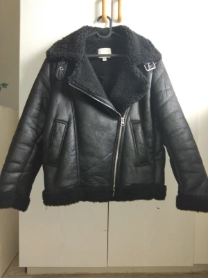 Snygg jacka - Super snygg jacka som knappt är använd. 