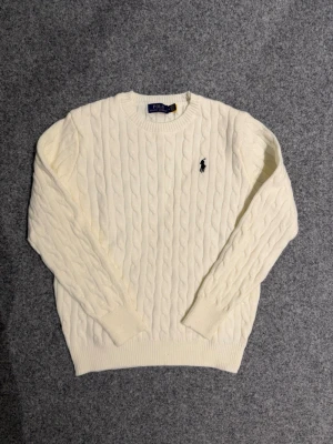 Ralph Lauren white knitted sweater - Size M, true to size. More pics DM
