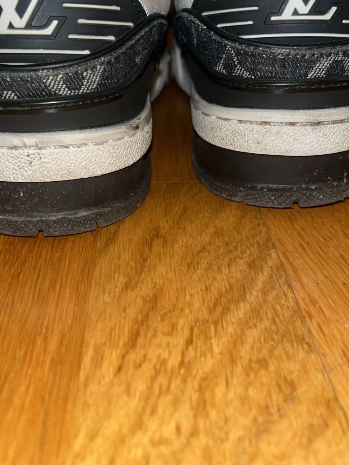 Louis Vuitton svartvita sneakers - 3