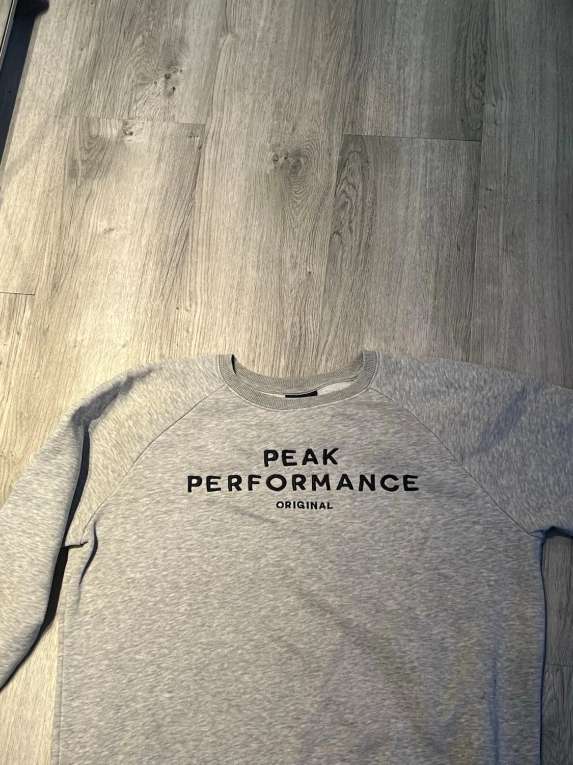 Grå sweatshirt från Peak Performance - 1