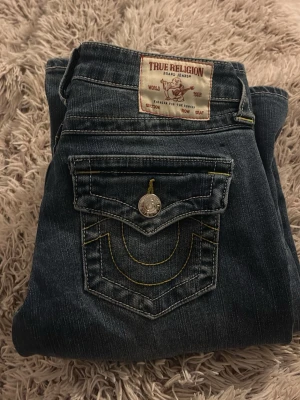 True Religions - Säljer ett par blåa true religions. Säljs för dem är för stora. Använda 1-2 gånger.