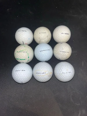 Titleist boll mix  - Tjenare säljer nu titleist bollar. Jag har samlat på några av dessa under sommarens säsong men nu ska dom säljas och ny samling på g dessa bollar har åkt på lite stryk men funkar som tränings bollar och vissa bollar funkar till och med att spela med 