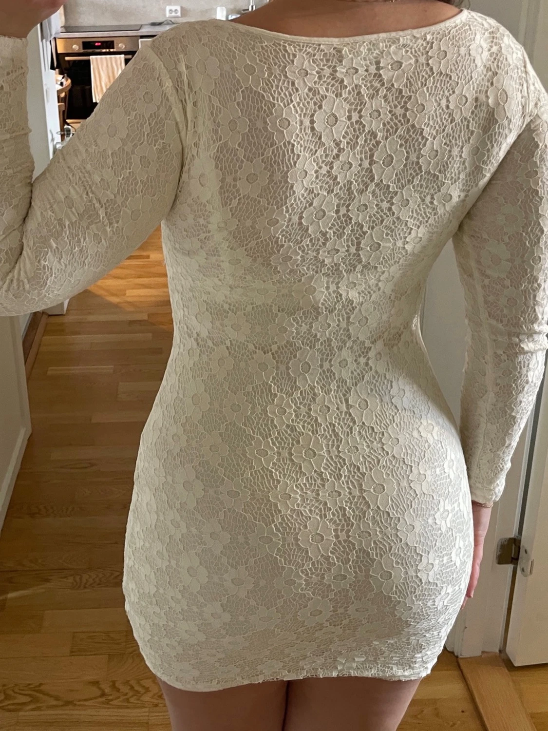 Krämvit spetsklänning  - 2