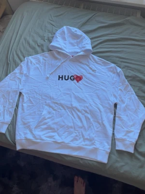 Hugo hoodie - Den är helt ny o inga täcken på användning men tyvärr inga tags kvar. Skriv för mer bilder o Pris går att diskutera 