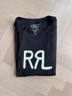 RRL T-shirt - Jättesnygg double RL tshirt som jag fått i julklapp men är dessvärre för kort för mig(188cm). Nypris är runt 1200 ish. Vid frågor är de bara att skriva!