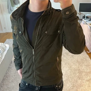 Massimo Dutti jacka  - Massimo Dutti | Mycket bra skick | Size - L sitter mer som M | Pris 799 | Hör av dig vid minsta fråga eller fundering📩